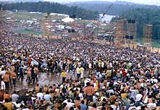 https://upload.wikimedia.org/wikipedia/commons/thumb/b/b8/Woodstock_redmond_stage.JPG/230px-Woodstock_redmond_stage.JPG
